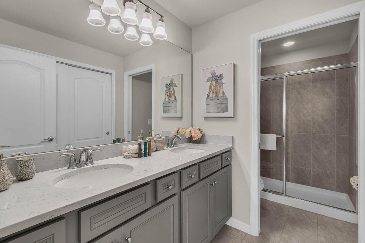 5 Bedrooms - 4,5 Bathrooms - Windsor At Westside 8928 Sa Orlando Kültér fotó