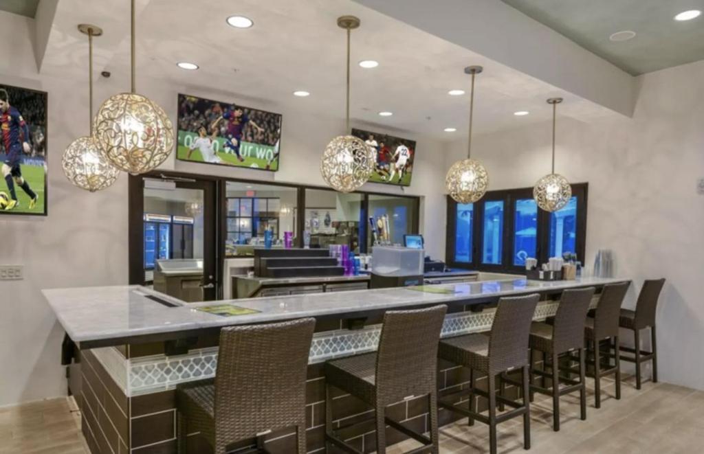 5 Bedrooms - 4,5 Bathrooms - Windsor At Westside 8928 Sa Orlando Kültér fotó